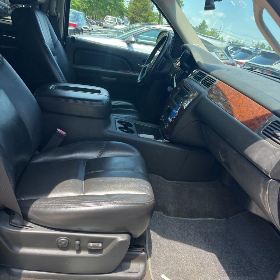 Chevrolet Suburban 4WD 4dr 1500 LTZ 2007