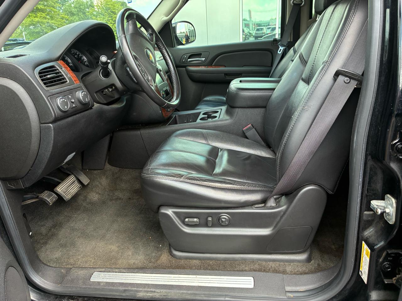 Chevrolet Suburban 4WD 4dr 1500 LTZ 2007