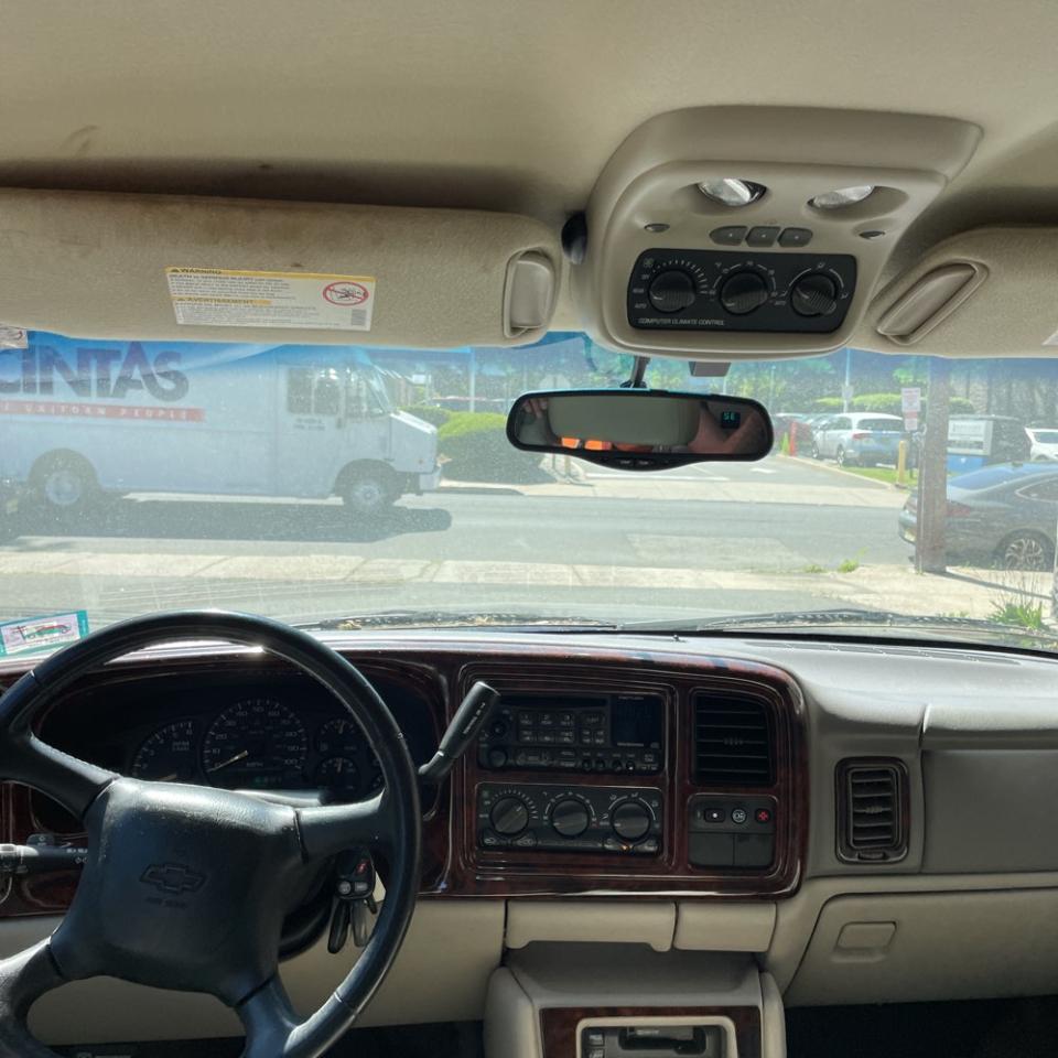 Chevrolet Suburban 4dr 1500 4WD LT 2002