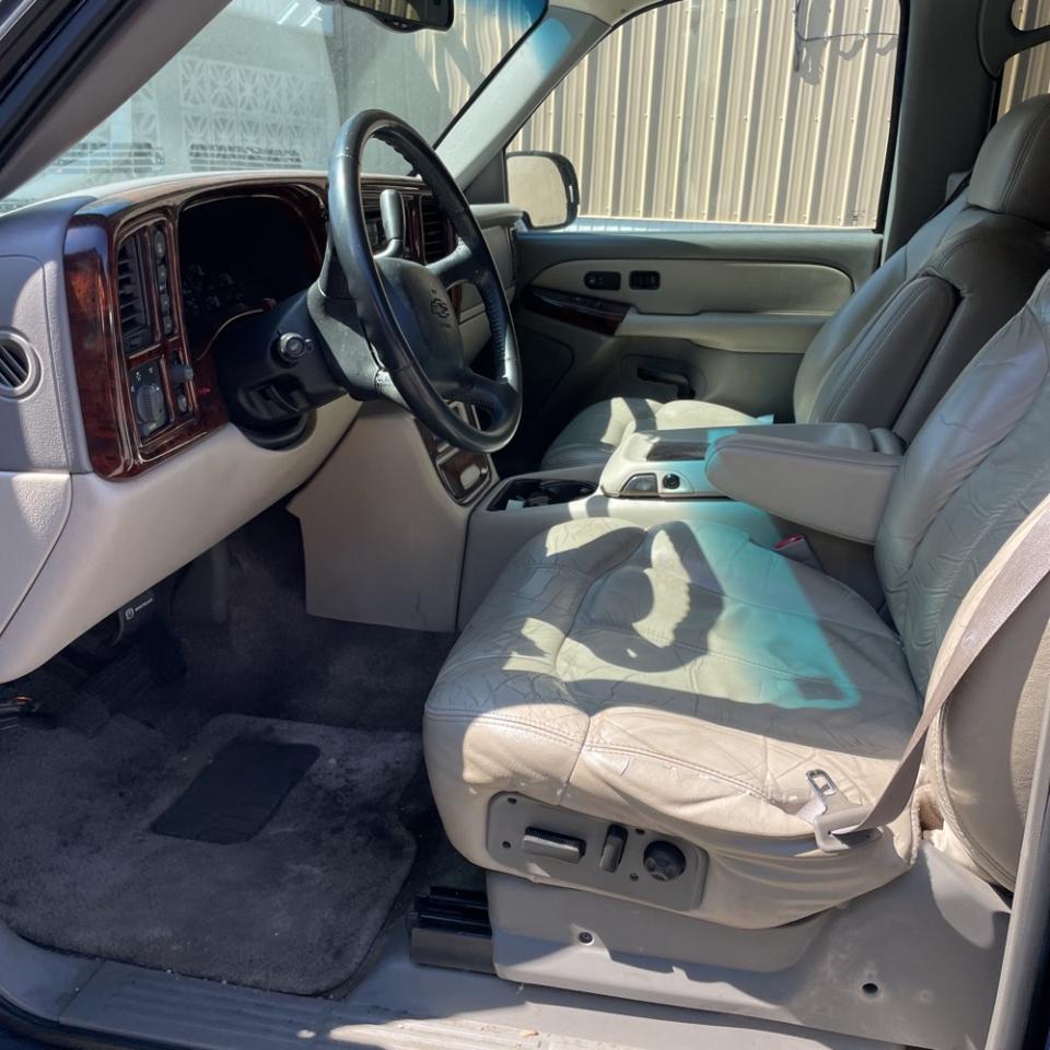 Chevrolet Suburban 4dr 1500 4WD LT 2002