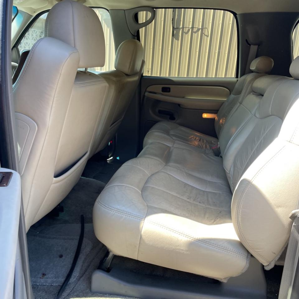 Chevrolet Suburban 4dr 1500 4WD LT 2002