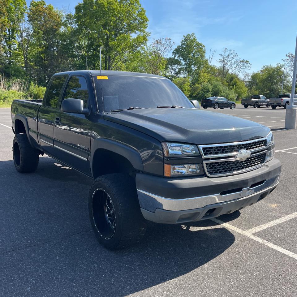 Chevrolet Silverado 2500HD Ext Cab 143.5" WB 4WD 2005