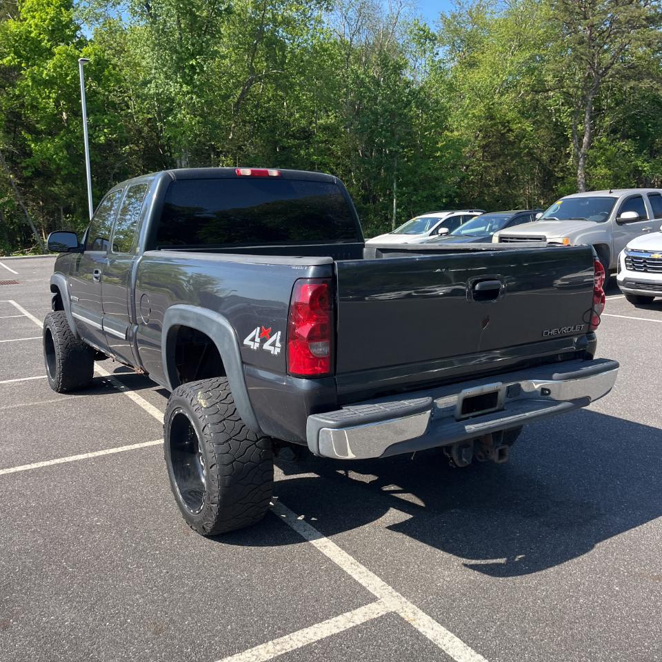Chevrolet Silverado 2500HD Ext Cab 143.5" WB 4WD 2005