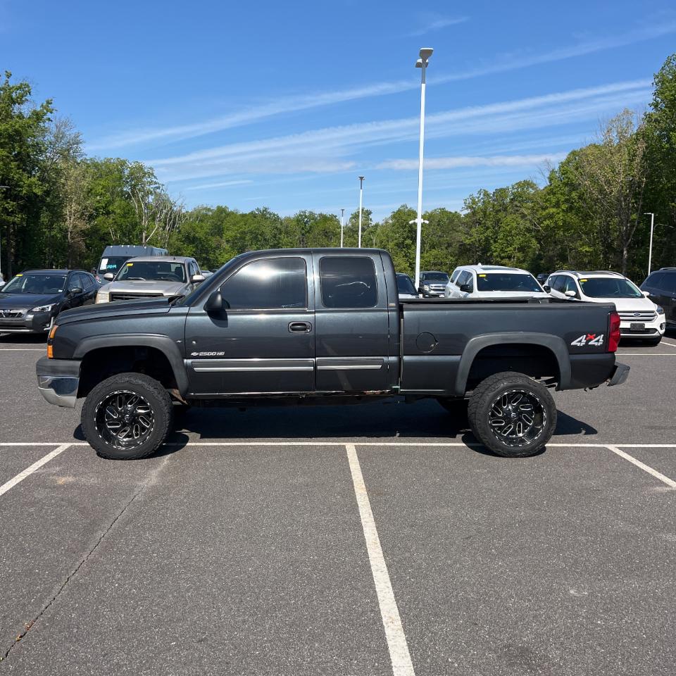 Chevrolet Silverado 2500HD Ext Cab 143.5" WB 4WD 2005
