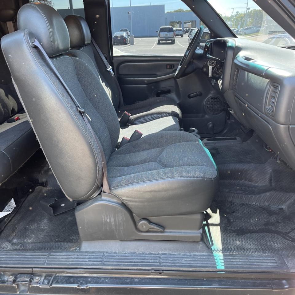 Chevrolet Silverado 2500HD Ext Cab 143.5" WB 4WD 2005