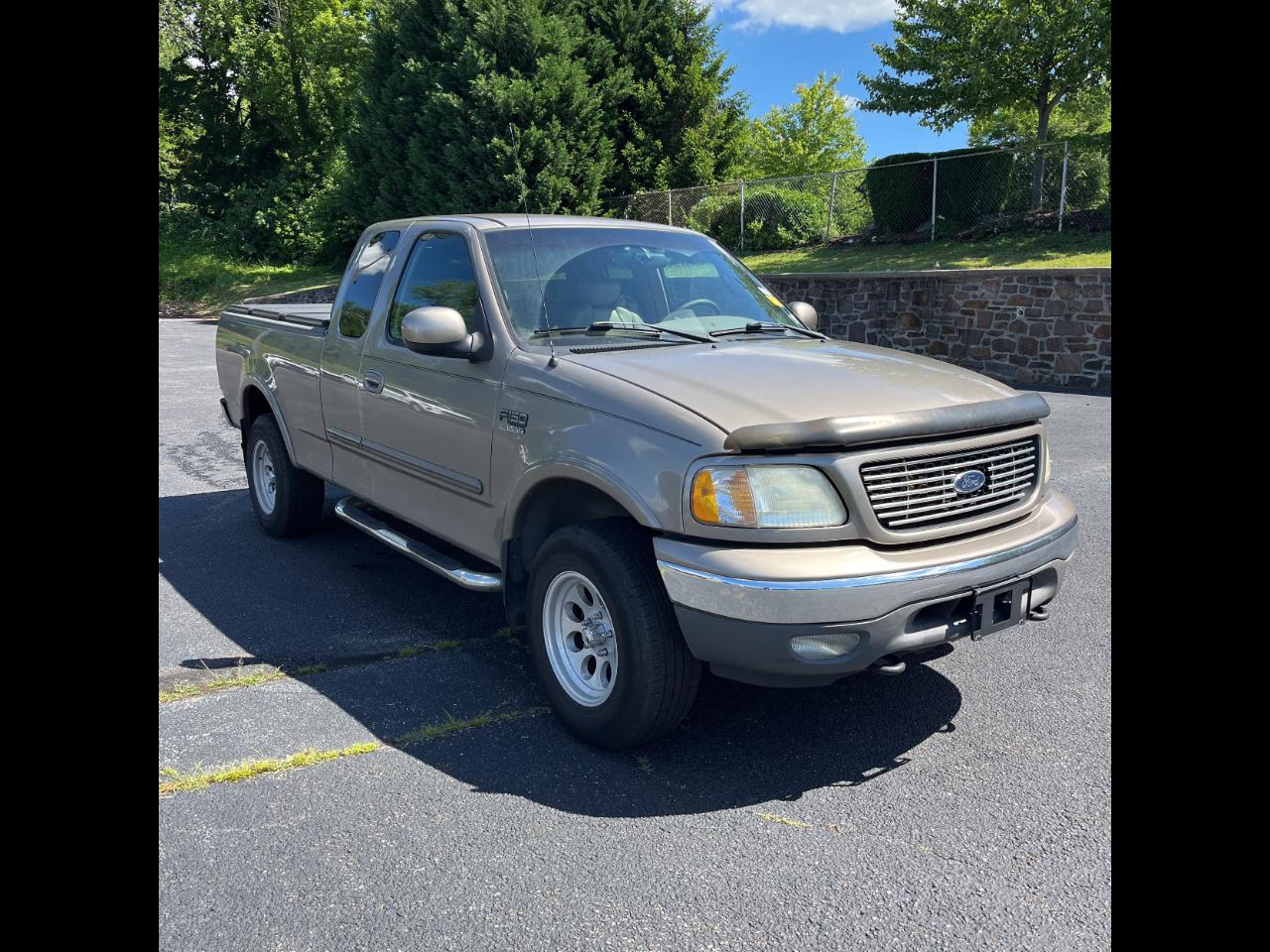 Ford F-150 Supercab 139" XL 4WD 2002