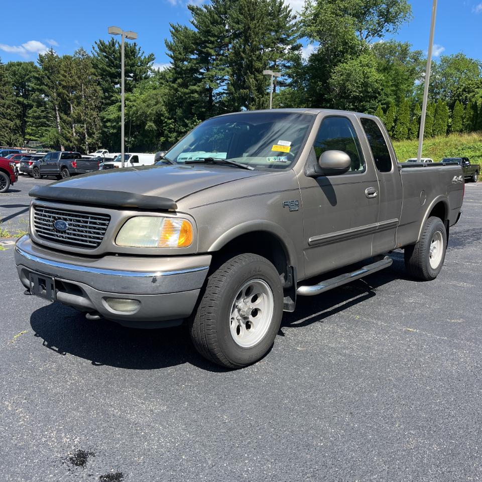 Ford F-150 Supercab 139" XL 4WD 2002