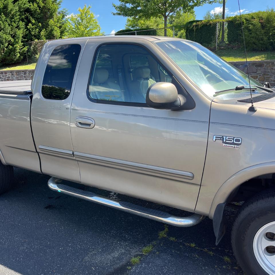 Ford F-150 Supercab 139" XL 4WD 2002