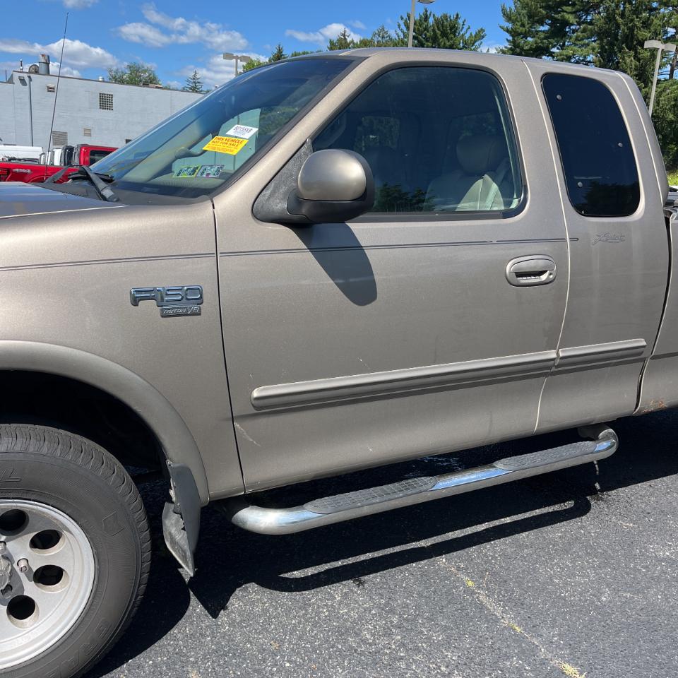 Ford F-150 Supercab 139" XL 4WD 2002