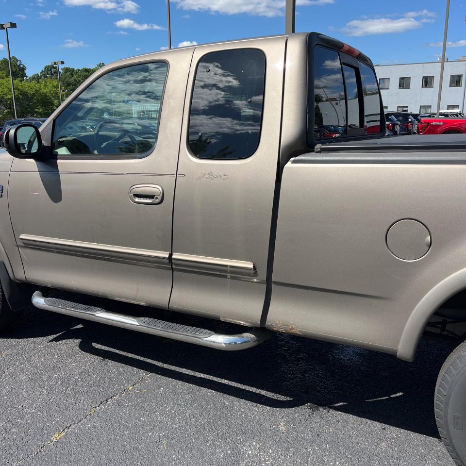 Ford F-150 Supercab 139" XL 4WD 2002