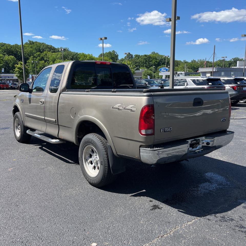 Ford F-150 Supercab 139" XL 4WD 2002