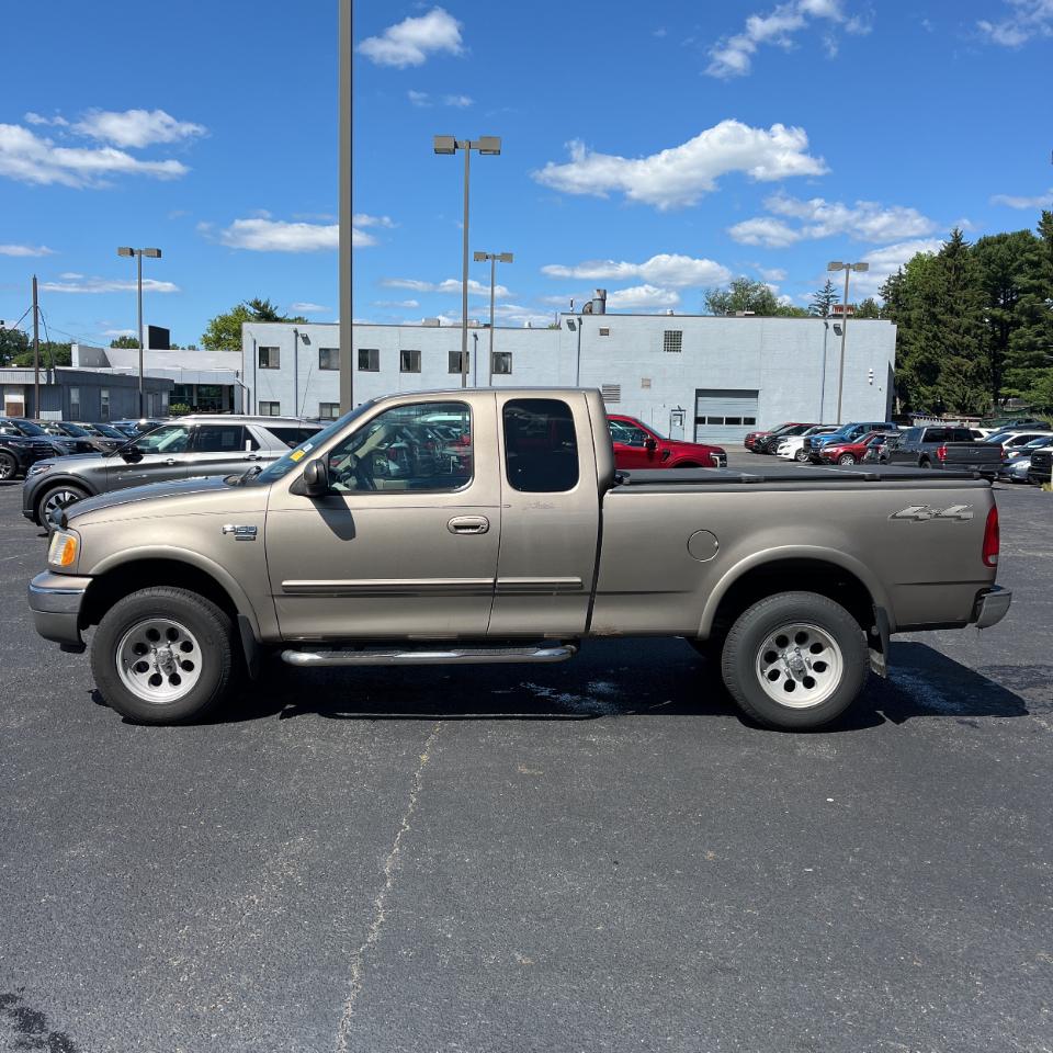 Ford F-150 Supercab 139" XL 4WD 2002