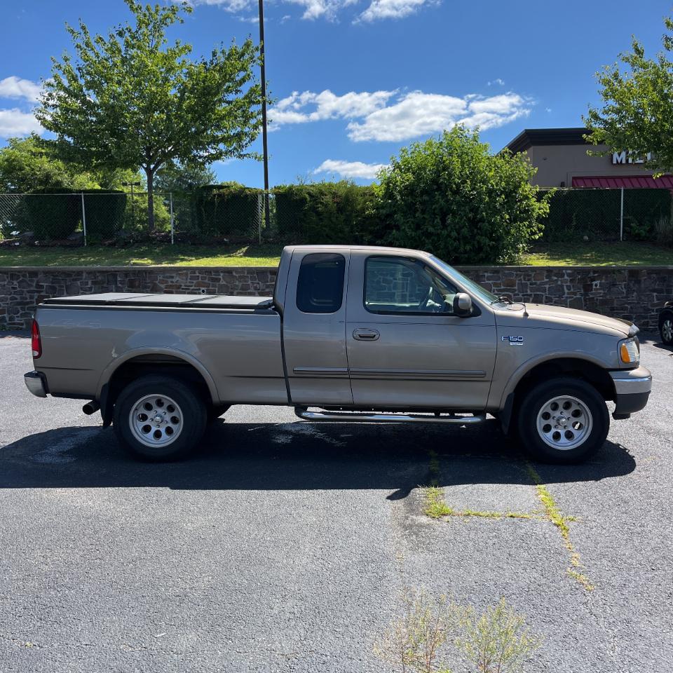 Ford F-150 Supercab 139" XL 4WD 2002