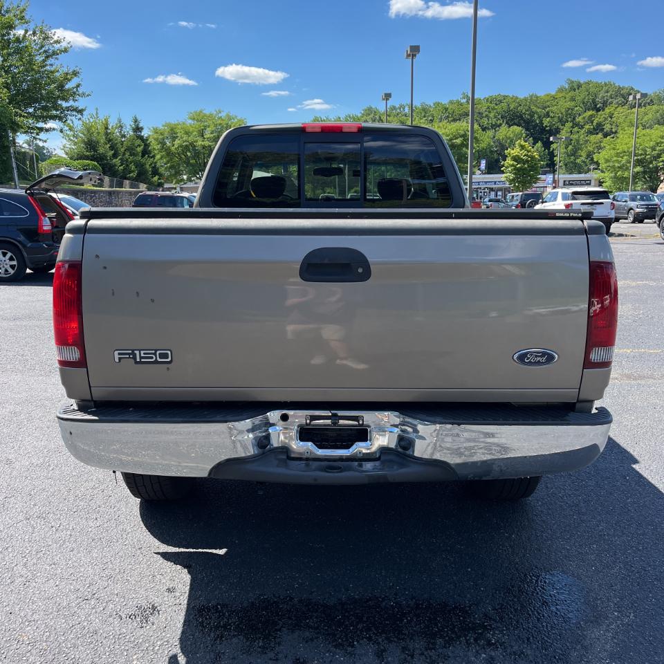 Ford F-150 Supercab 139" XL 4WD 2002