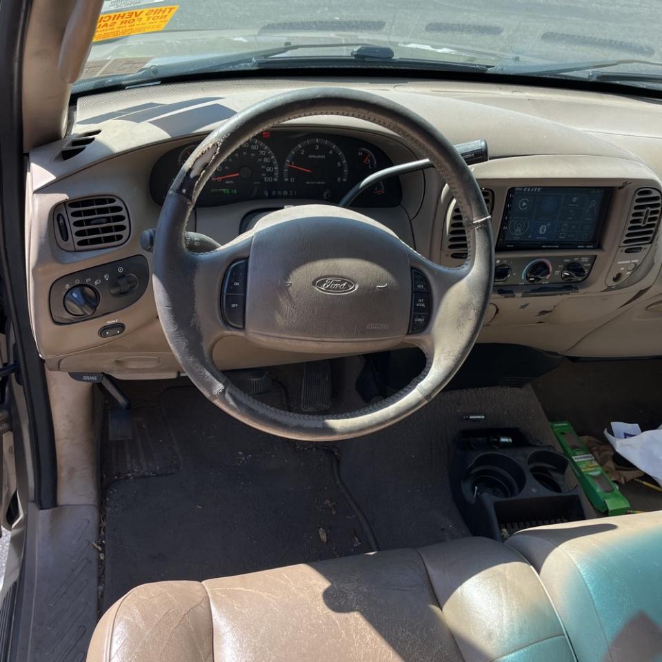 Ford F-150 Supercab 139" XL 4WD 2002