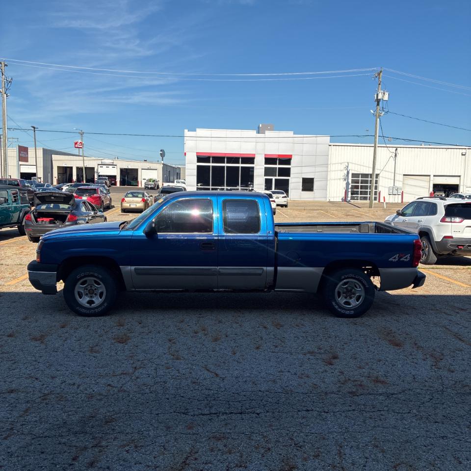 Chevrolet Silverado 1500 Ext Cab 143.5" WB 4WD LS 2003