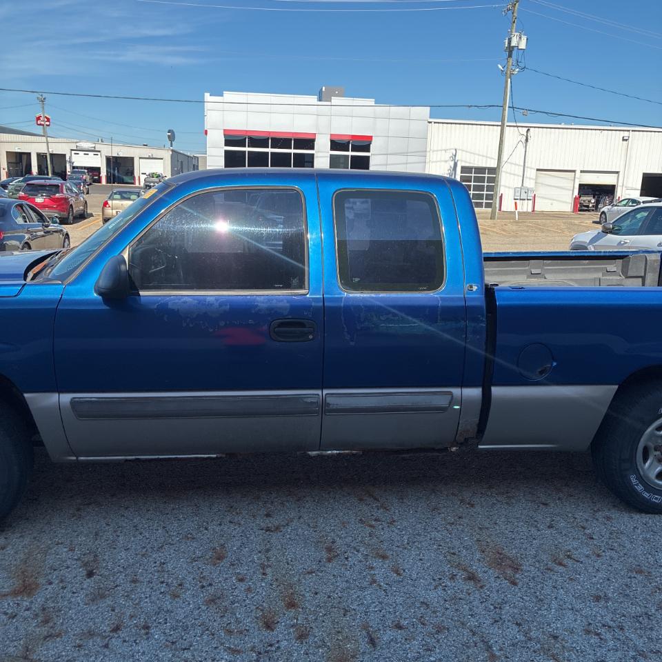 Chevrolet Silverado 1500 Ext Cab 143.5" WB 4WD LS 2003