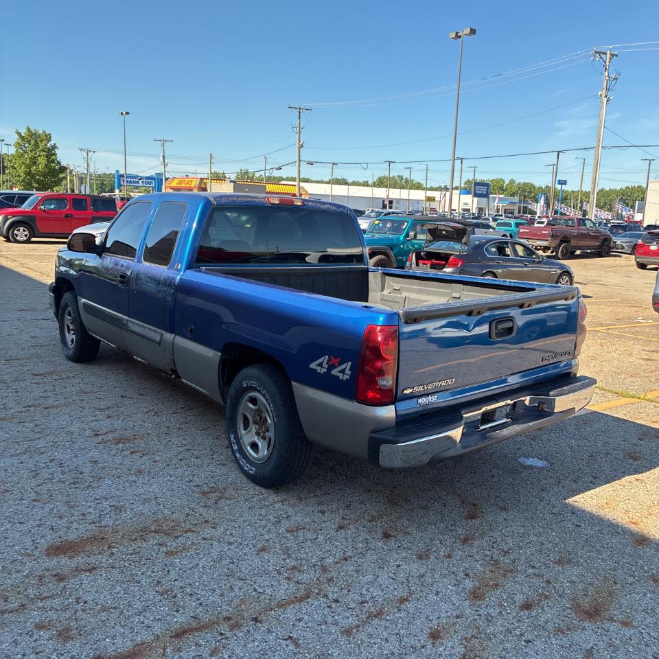 Chevrolet Silverado 1500 Ext Cab 143.5" WB 4WD LS 2003