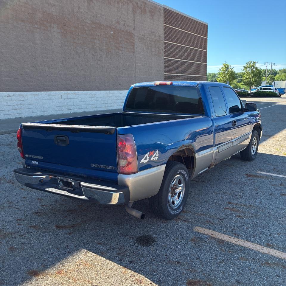 Chevrolet Silverado 1500 Ext Cab 143.5" WB 4WD LS 2003