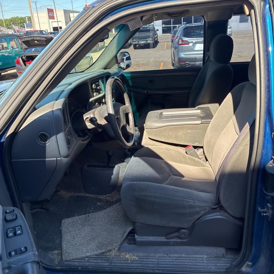 Chevrolet Silverado 1500 Ext Cab 143.5" WB 4WD LS 2003