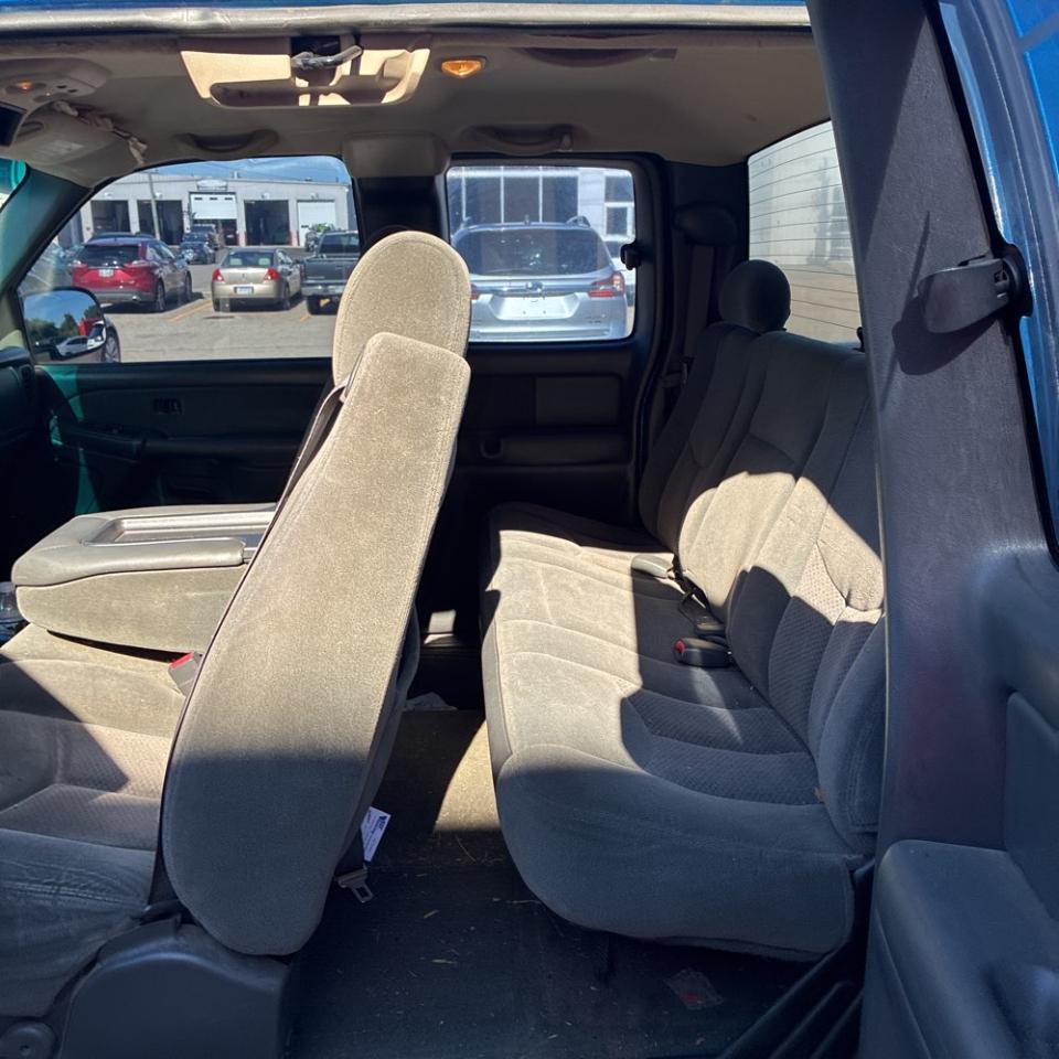 Chevrolet Silverado 1500 Ext Cab 143.5" WB 4WD LS 2003
