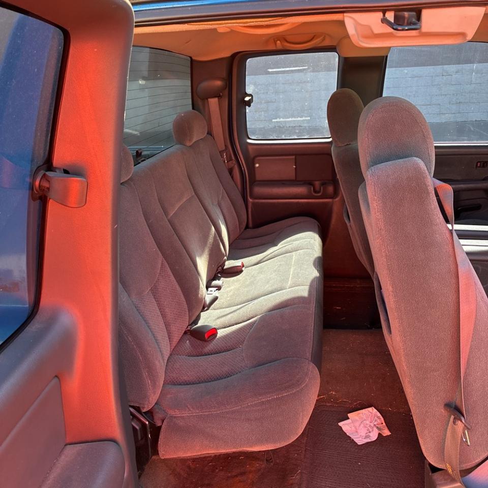 Chevrolet Silverado 1500 Ext Cab 143.5" WB 4WD LS 2003