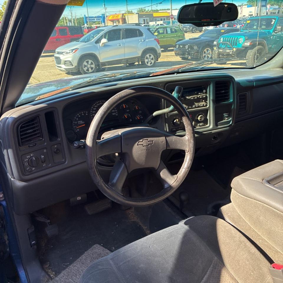 Chevrolet Silverado 1500 Ext Cab 143.5" WB 4WD LS 2003