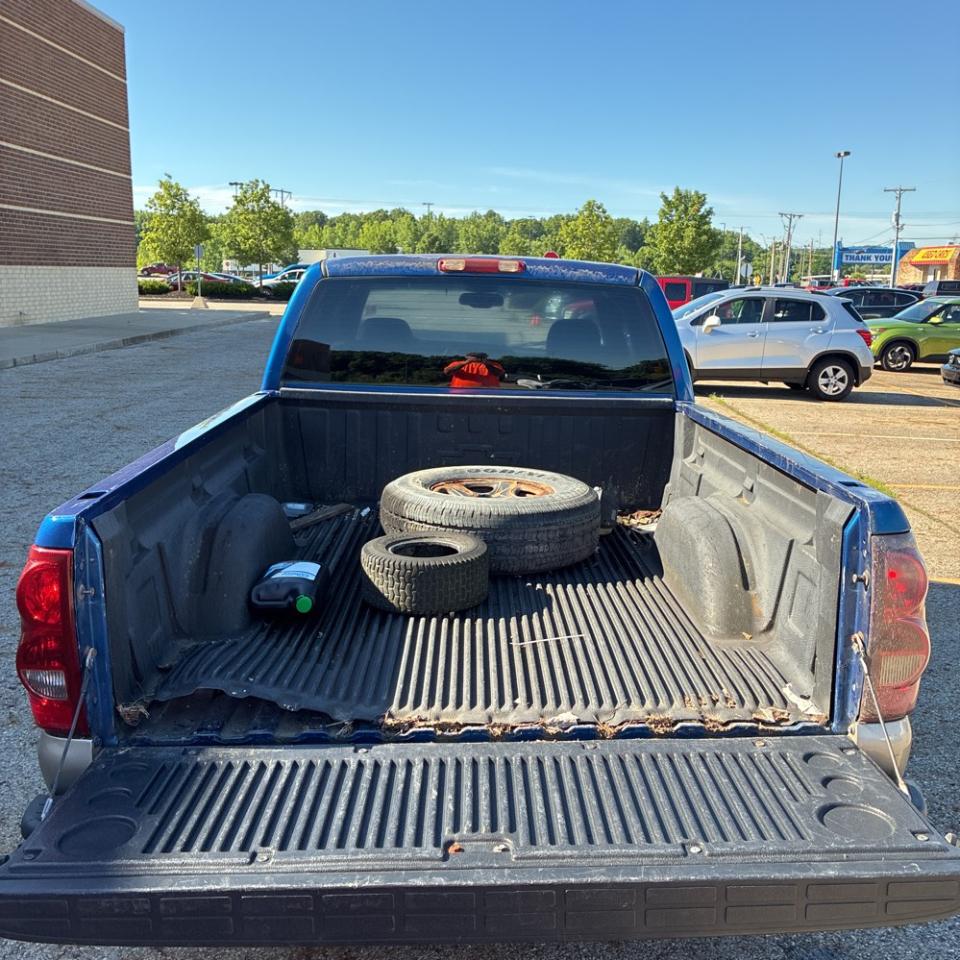 Chevrolet Silverado 1500 Ext Cab 143.5" WB 4WD LS 2003
