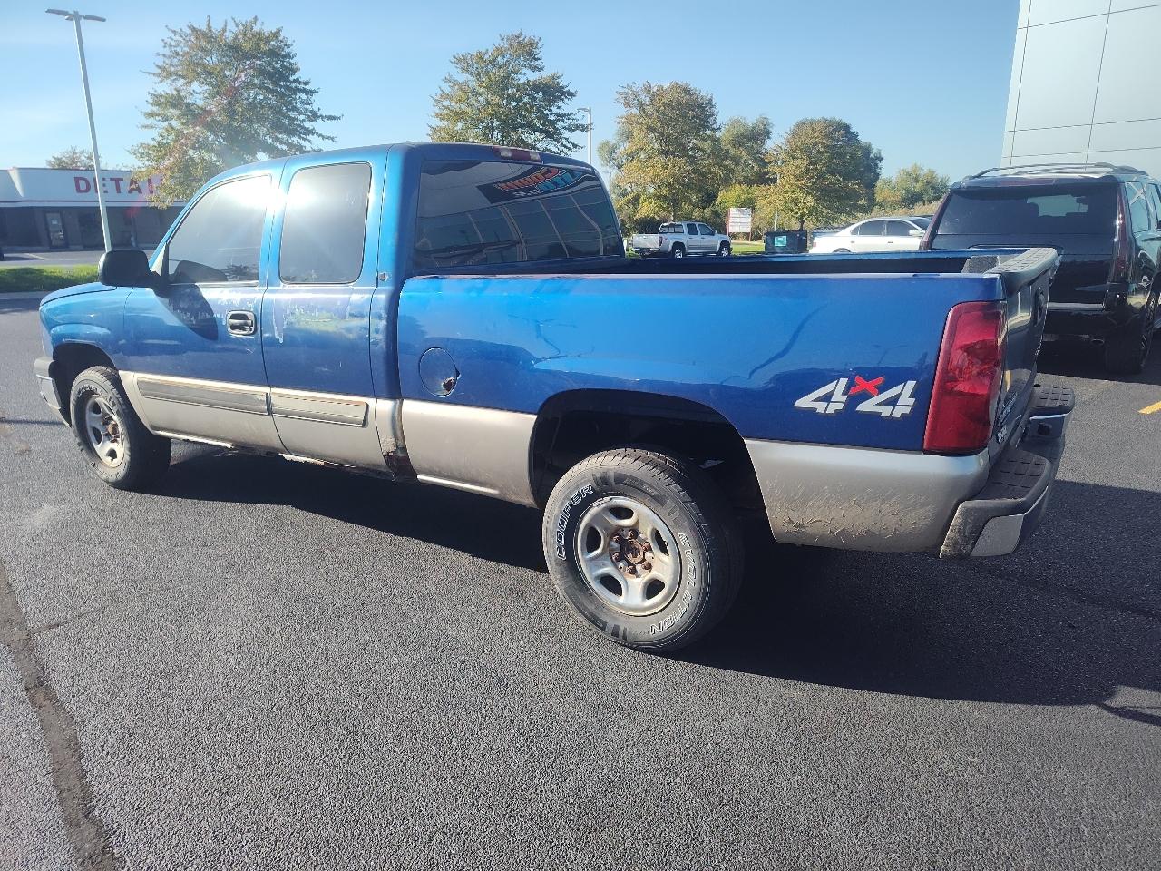Chevrolet Silverado 1500 Ext Cab 143.5" WB 4WD LS 2003
