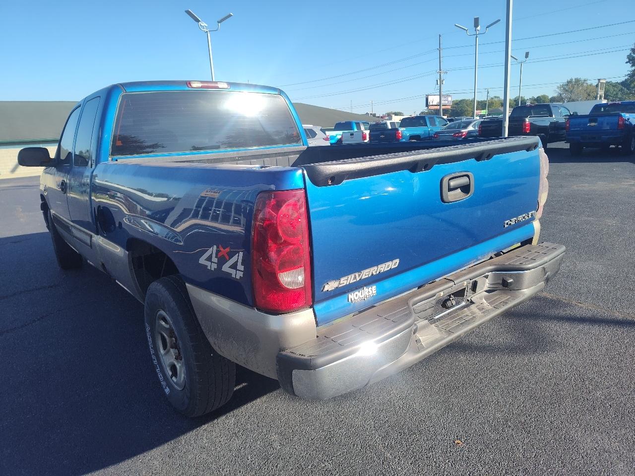Chevrolet Silverado 1500 Ext Cab 143.5" WB 4WD LS 2003
