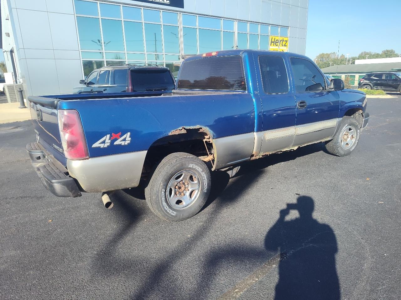 Chevrolet Silverado 1500 Ext Cab 143.5" WB 4WD LS 2003