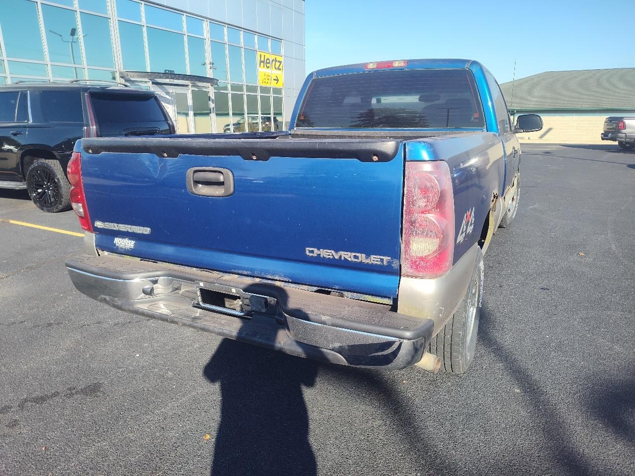 Chevrolet Silverado 1500 Ext Cab 143.5" WB 4WD LS 2003