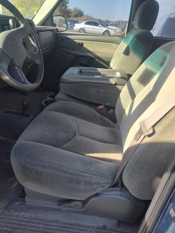 Chevrolet Silverado 1500 Ext Cab 143.5" WB 4WD LS 2003