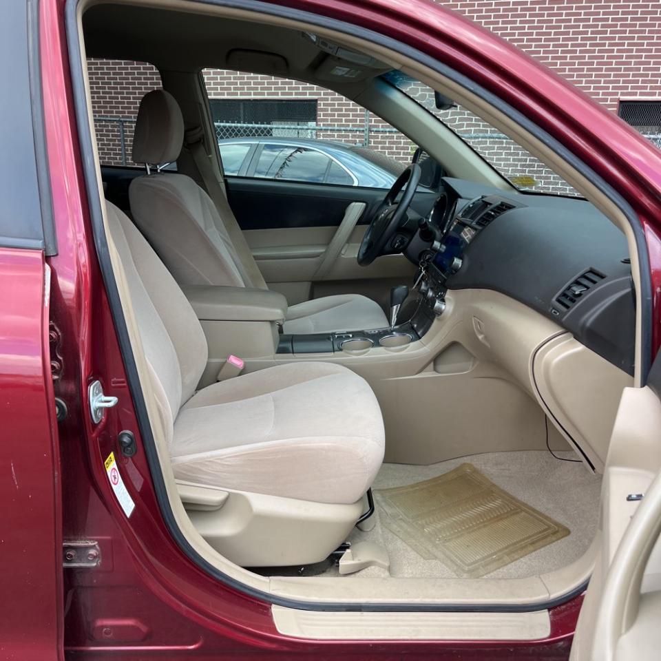 Toyota Highlander FWD 4dr V6 Base (Natl) 2009