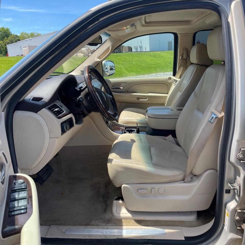 Cadillac Escalade AWD 4dr 2007