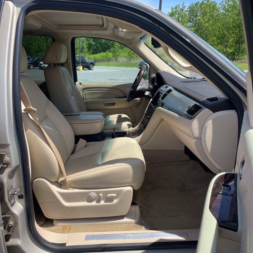 Cadillac Escalade AWD 4dr 2007