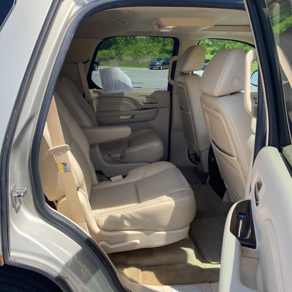 Cadillac Escalade AWD 4dr 2007