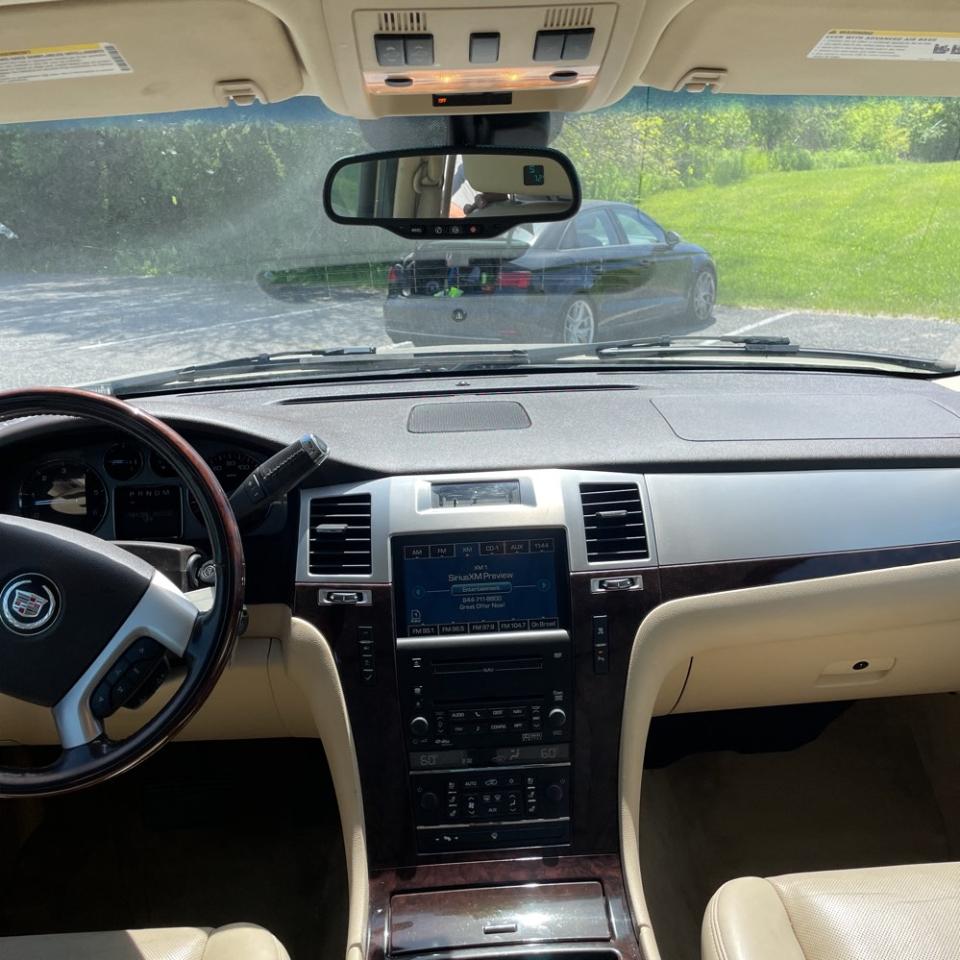 Cadillac Escalade AWD 4dr 2007