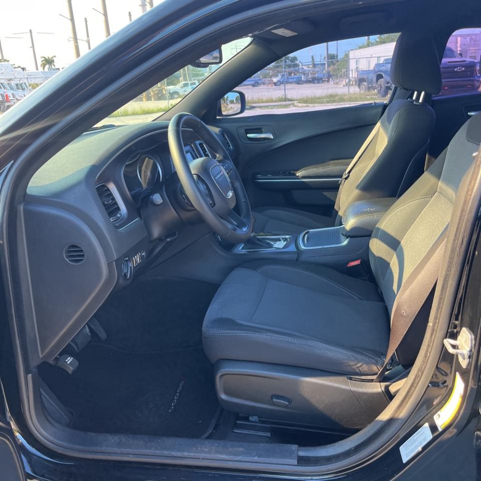 Dodge Charger 4dr Sdn SE RWD 2016
