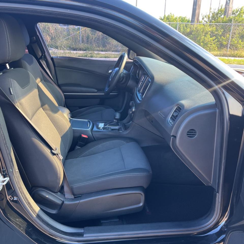 Dodge Charger 4dr Sdn SE RWD 2016