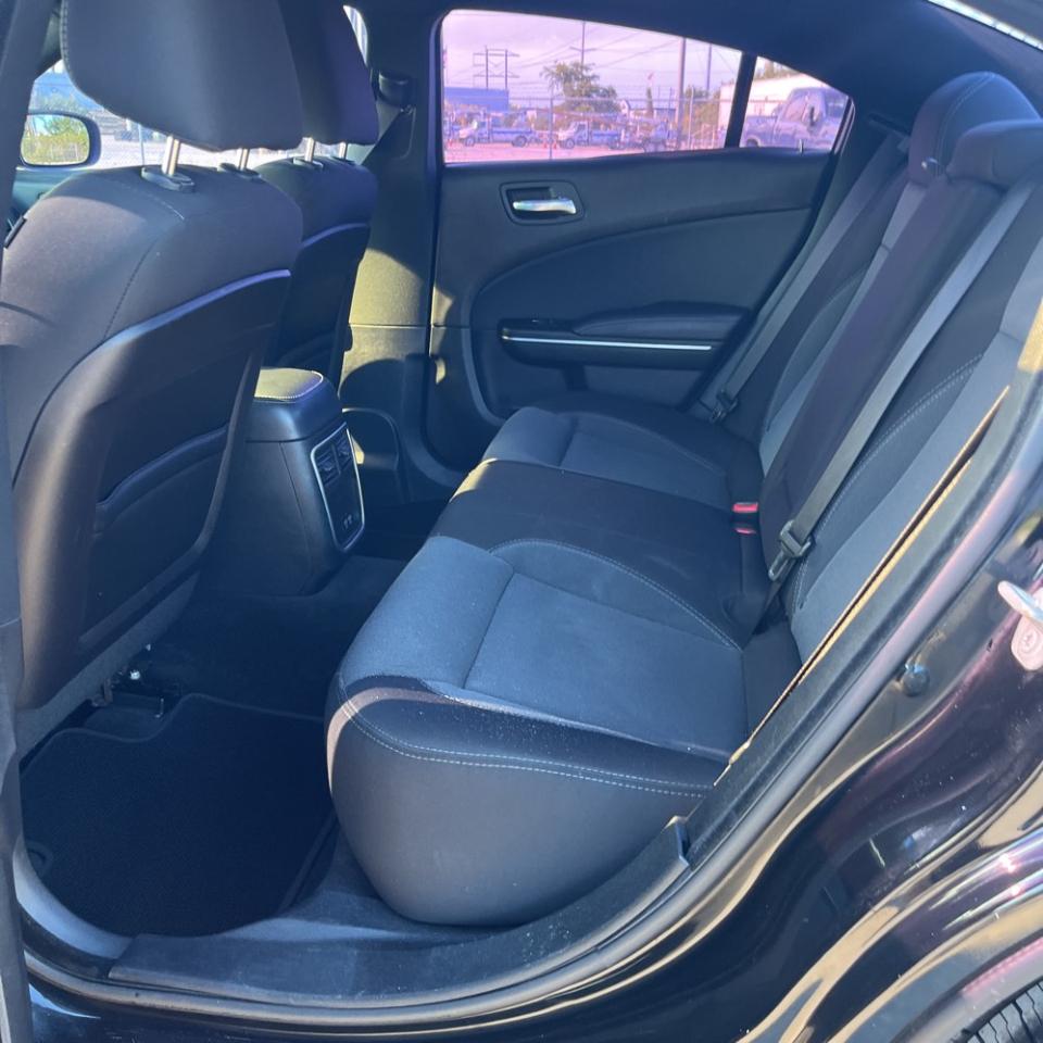 Dodge Charger 4dr Sdn SE RWD 2016