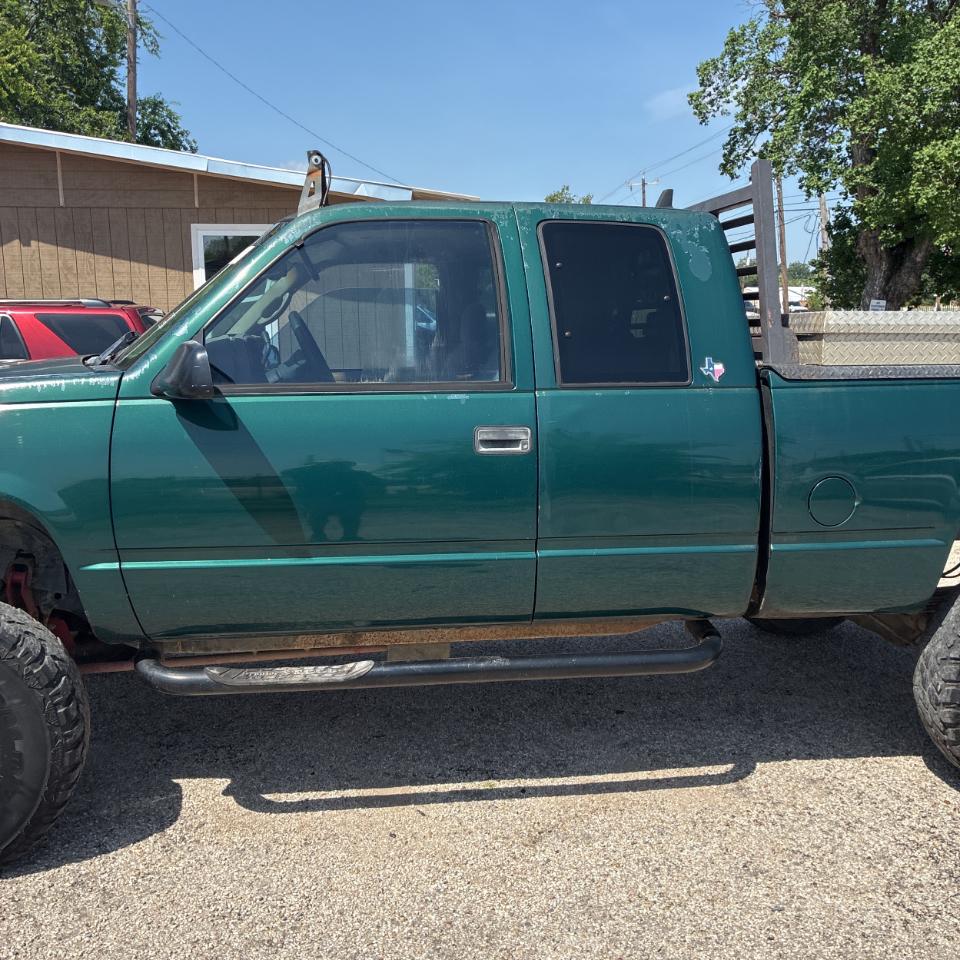 Chevrolet C/K 1500 Ext Cab 141.5" WB 4WD 1998