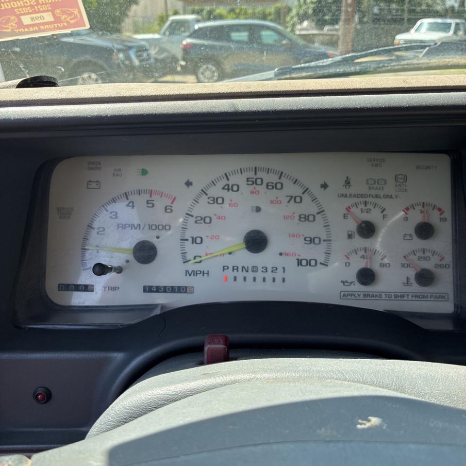 Chevrolet C/K 1500 Ext Cab 141.5" WB 4WD 1998