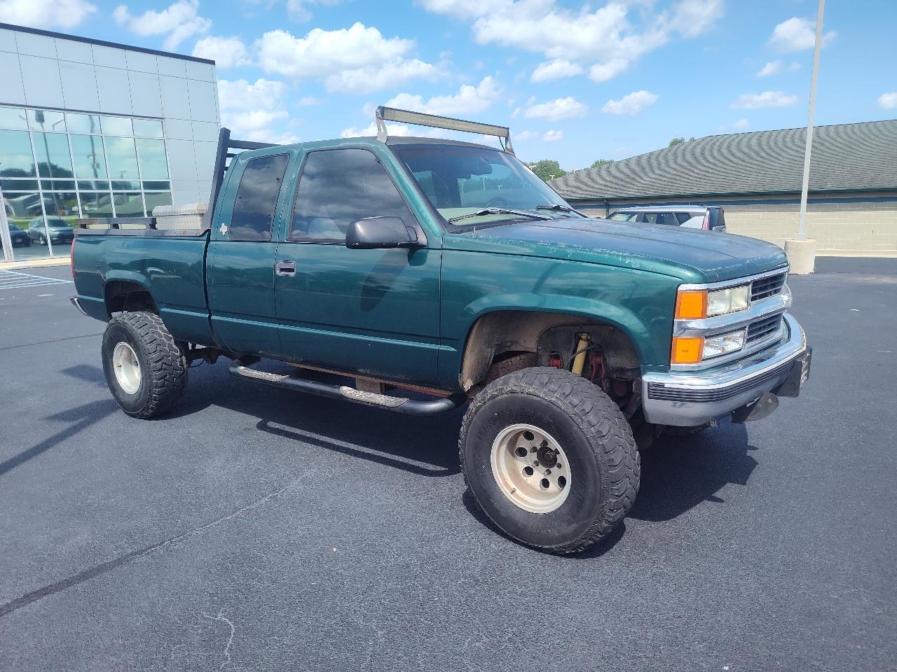 Chevrolet C/K 1500 Ext Cab 141.5" WB 4WD 1998