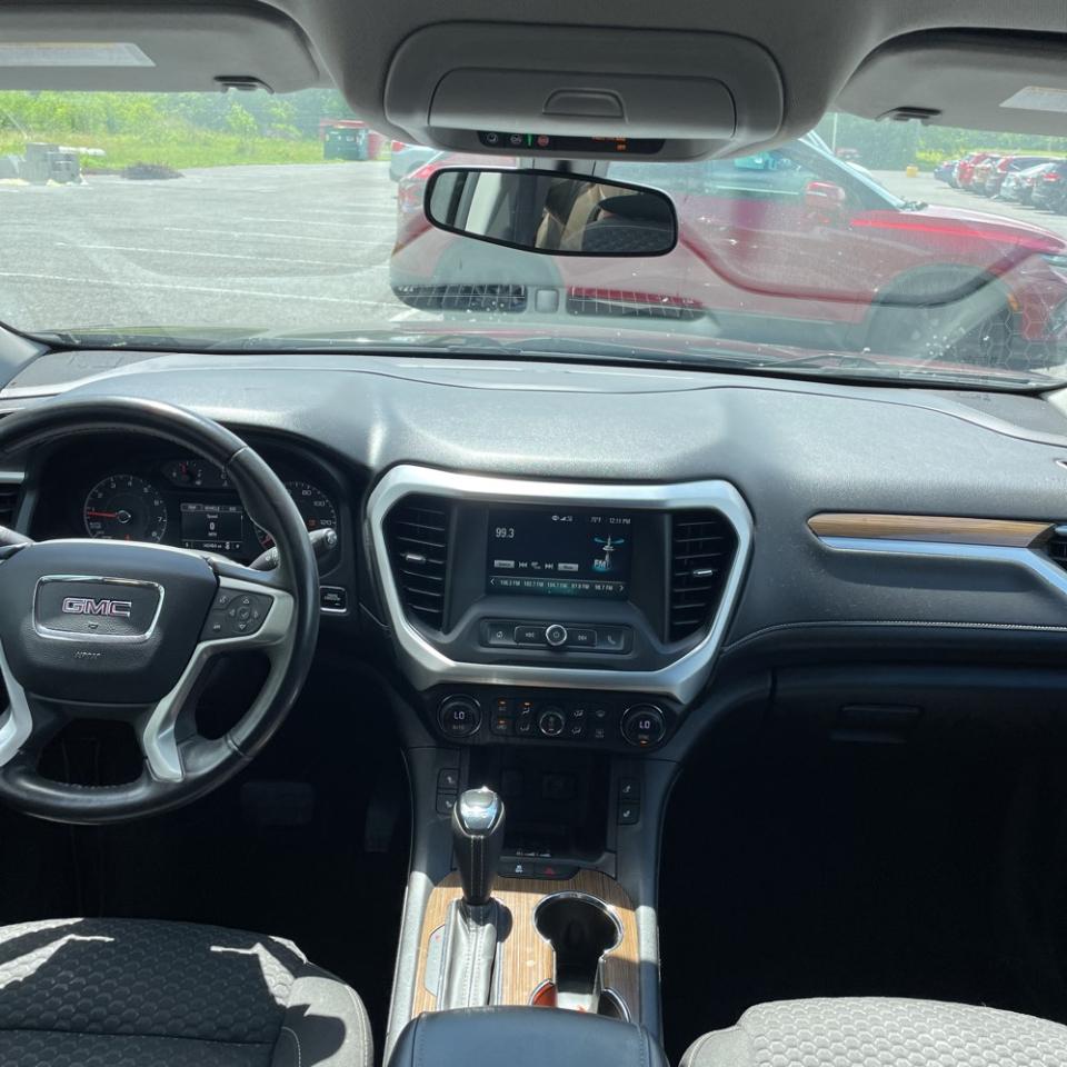 GMC Acadia AWD 4dr SLE w/SLE-2 2017