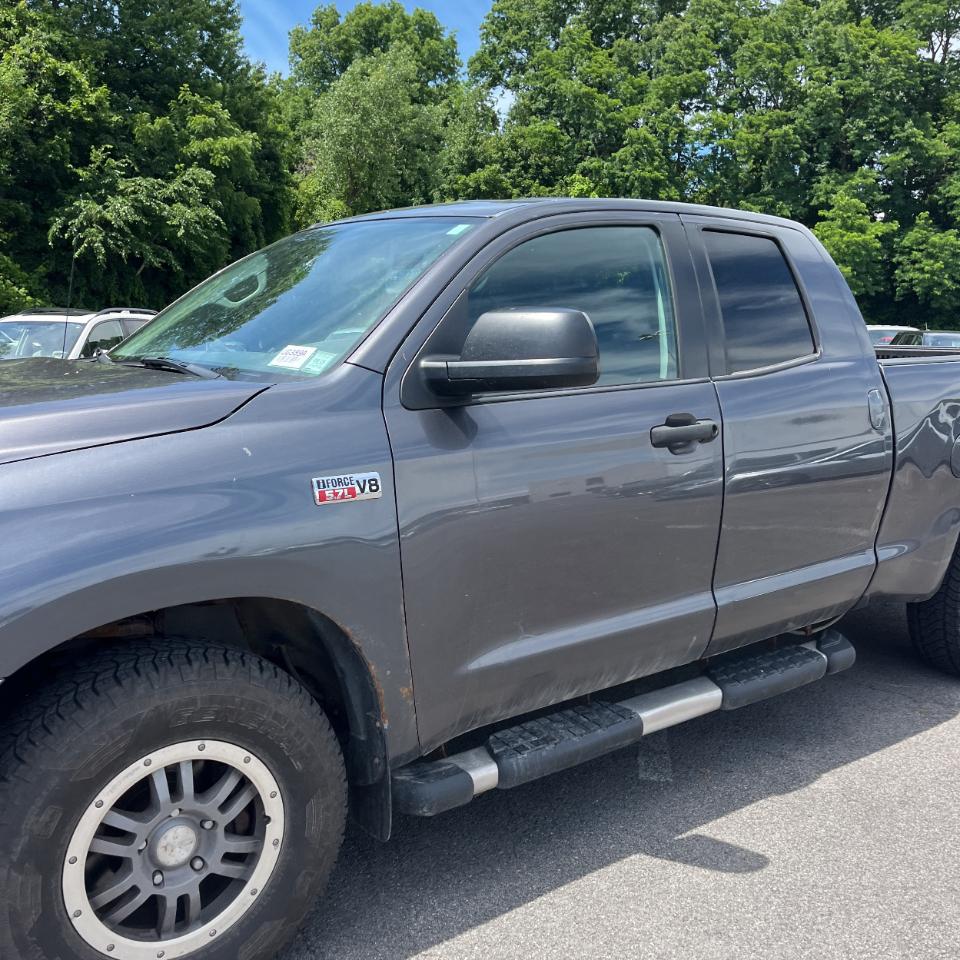 Toyota Tundra 4WD Truck Dbl 5.7L V8 6-Spd AT (Natl) 2011