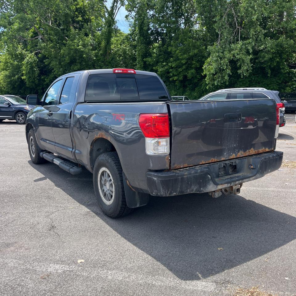 Toyota Tundra 4WD Truck Dbl 5.7L V8 6-Spd AT (Natl) 2011