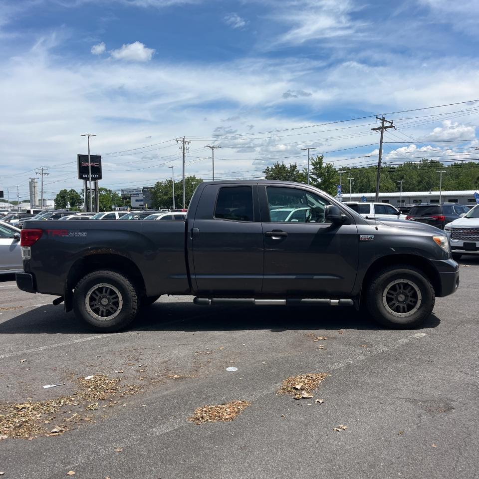 Toyota Tundra 4WD Truck Dbl 5.7L V8 6-Spd AT (Natl) 2011