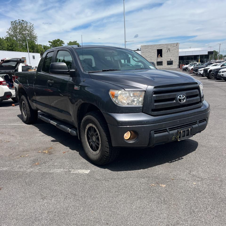 Toyota Tundra 4WD Truck Dbl 5.7L V8 6-Spd AT (Natl) 2011