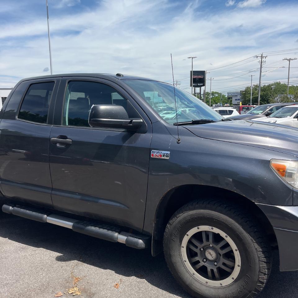 Toyota Tundra 4WD Truck Dbl 5.7L V8 6-Spd AT (Natl) 2011